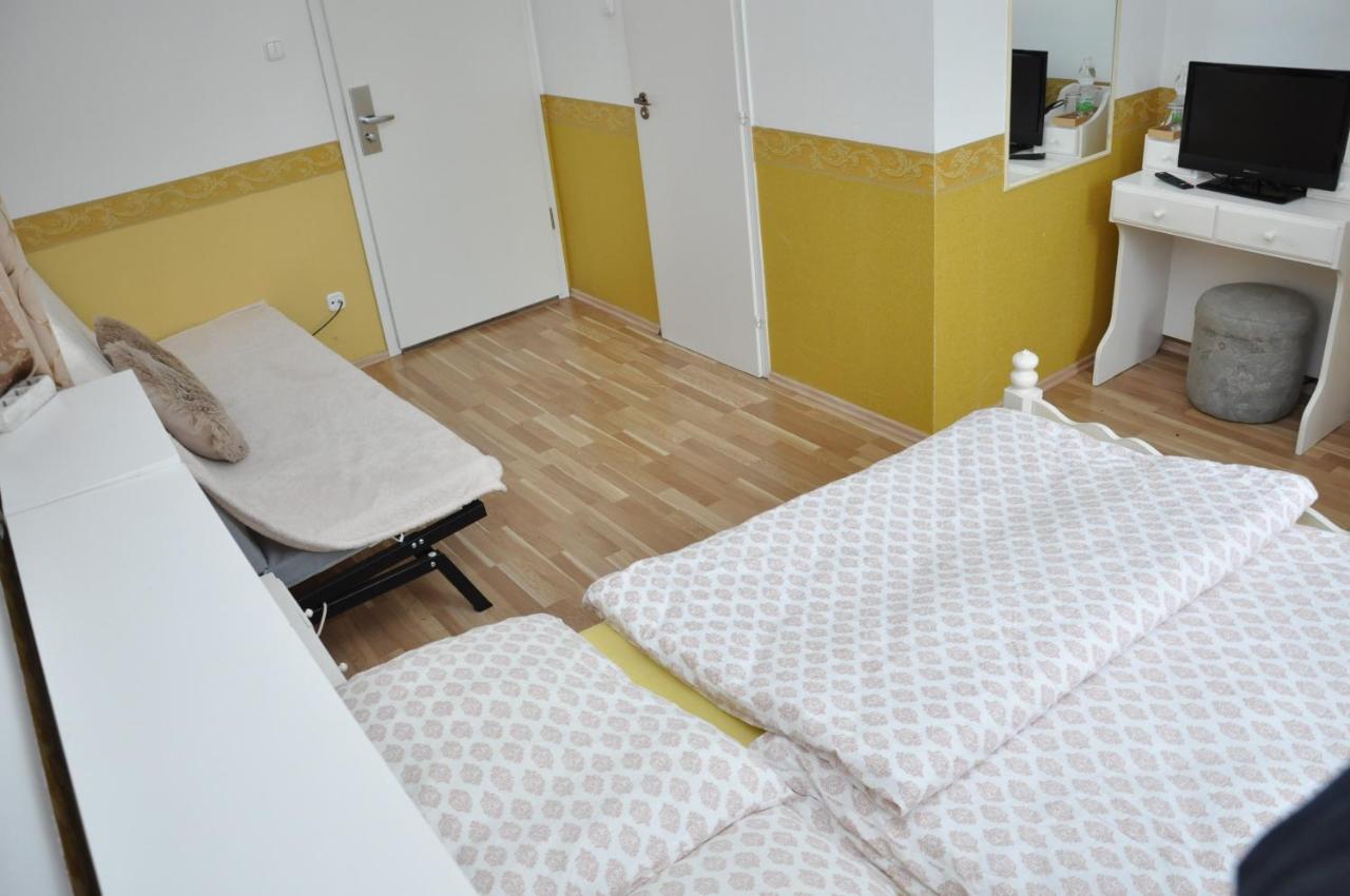 Gloriett Panzio Bed & Breakfast Fertőboz Екстериор снимка