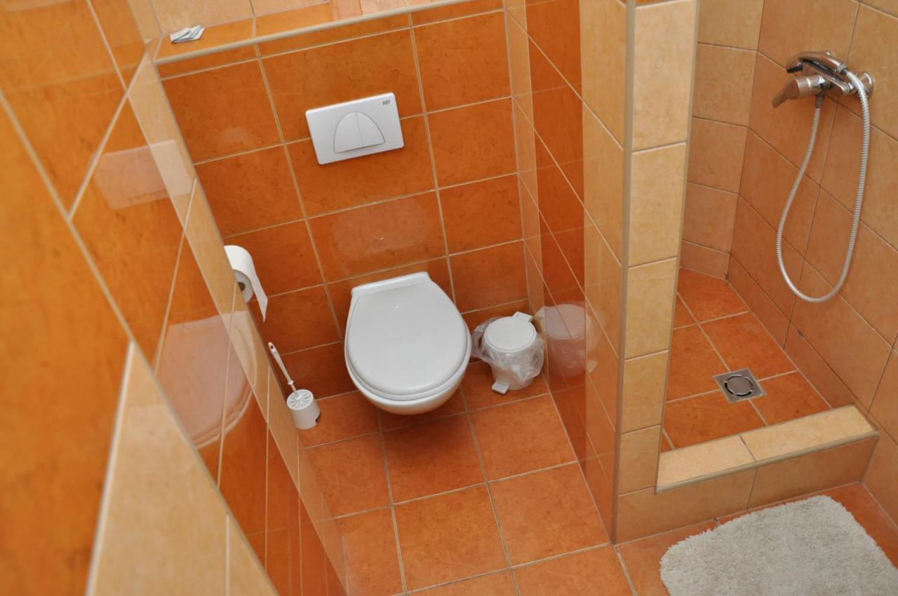 Gloriett Panzio Bed & Breakfast Fertőboz Екстериор снимка